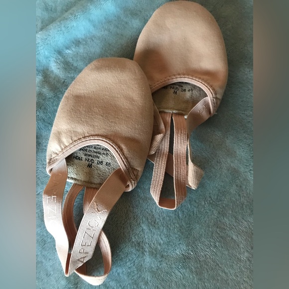 NWT Capezio Adult Pirouette II Canvas Dance Shoes - Picture 1 of 4